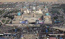پذیرایی از زائران خمینی (ره) در عوارضی قم تهران